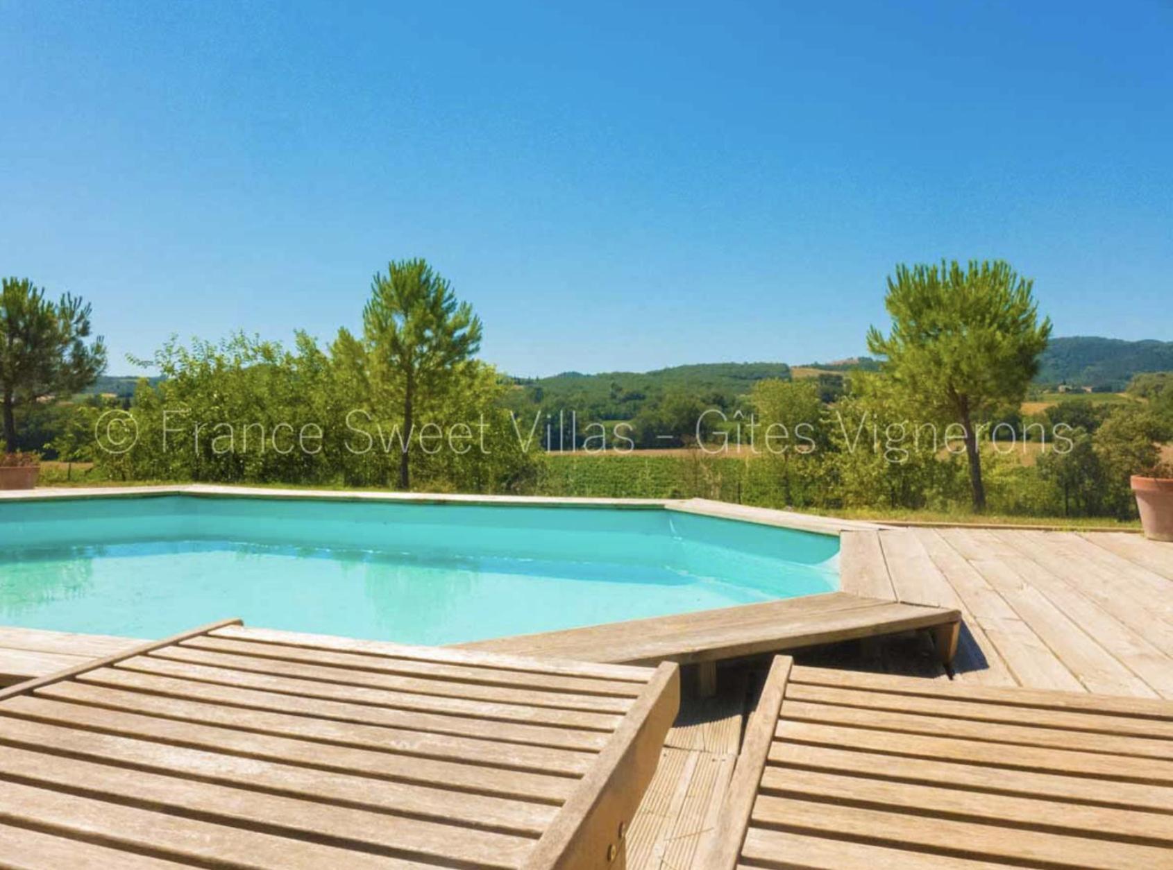Suite Ou Chambre Privee A La Forge Des Cypres Loupia Luaran gambar