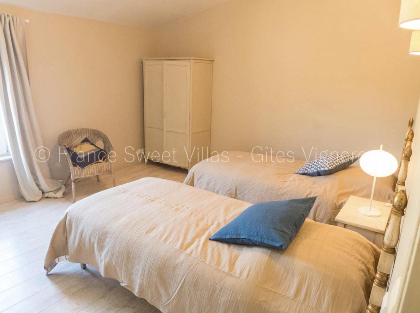 Suite Ou Chambre Privee A La Forge Des Cypres Loupia Luaran gambar