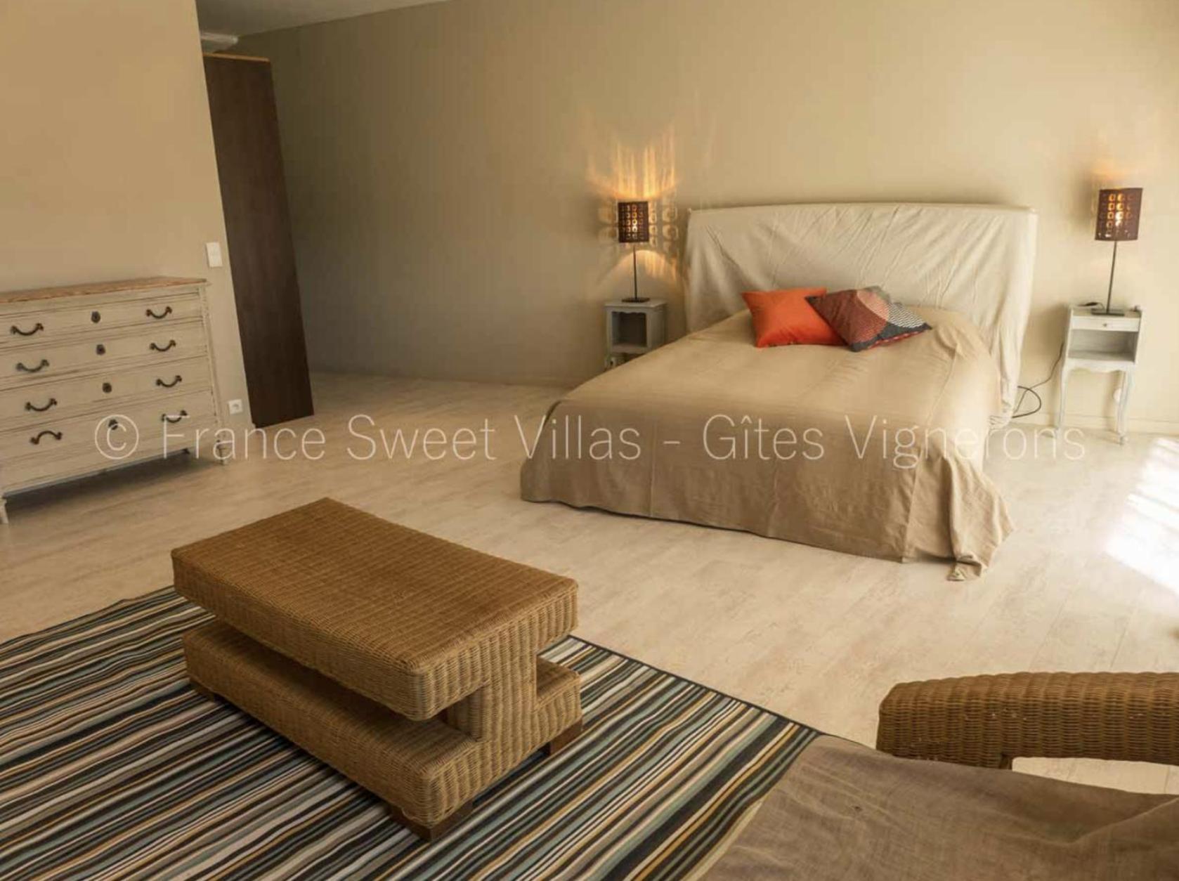 Suite Ou Chambre Privee A La Forge Des Cypres Loupia Luaran gambar